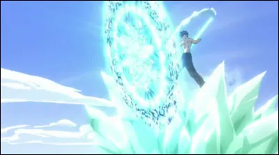 Il a les cheveux foncés il utilise la glace et son don est héréditaire.