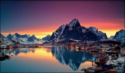 Nous reprenons le bateau pour les îles Lofoten ! Nous pourrons y découvrir les paysages féeriques et assister au championnat du monde de pêche de cabillaud !
D'ailleurs qu'est le cabillaud ?