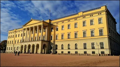 Nous allons faire une halte à la capitale, Oslo. Pourriez-vous me dire, combien compte d'habitants l'agglomération d'Oslo ?