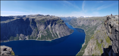 Commençons avec Trolltunga qui se situe sur un sommet à Skeggedal dans le sud de la Norvège.
D'ailleurs, que signifie Trolltunga ?