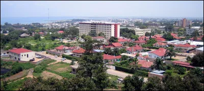 Bujumbura, 1,2 million d'habitants, est une ville d'...