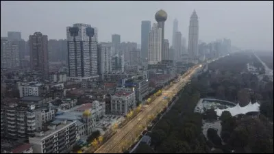 Wuhan, 9 millions d'habitants, est une ville d'...