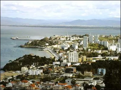 Annaba, 300 000 habitants, est une ville d'...