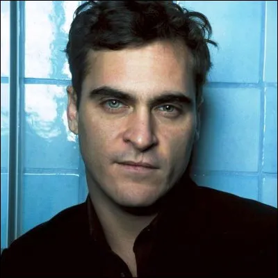 Dans quel film Joaquin Phoenix joue-t-il le rôle dun vilain qui porte très mal son nom ?