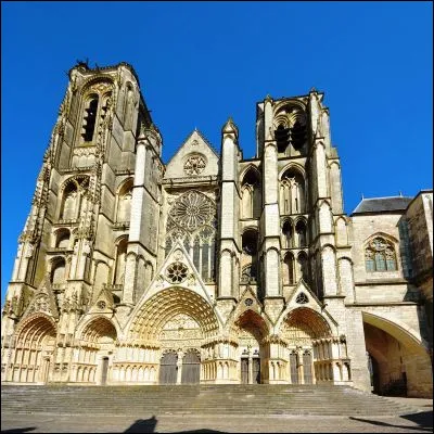 Quel département français a pour préfecture la ville de Bourges ?