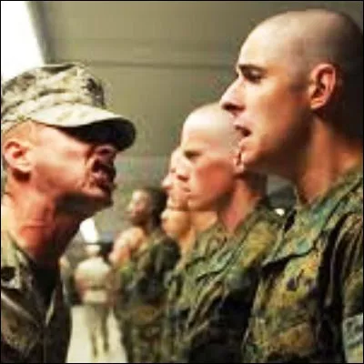 En jargon militaire, comment appelle-t-on une solution de rechange ?