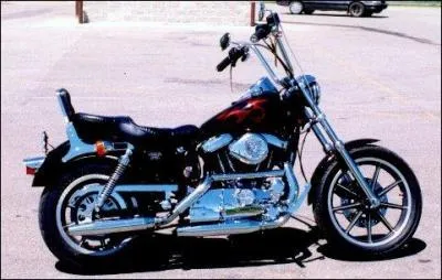 La moto de Reno Raines ex flic devenu un hors-la loi ...