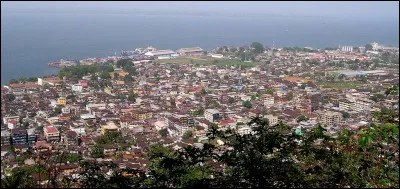 Freetown, 1 million d'habitants, est une ville d'...