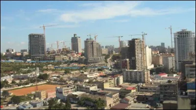 Luanda, 7 millions habitants, est une ville d'...