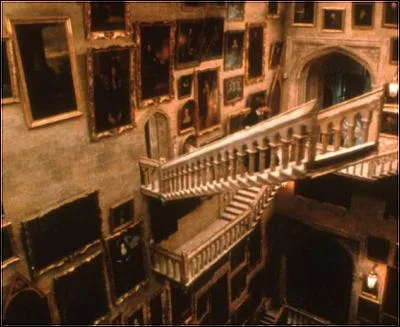 Combien y'a t-il d'escaliers  Poudlard ?