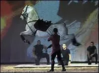 De quel peuple am�rindin viennent les vers commen�ant par 'Mon cheval fuit, vole' ?