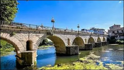 Ce pont romain de Sommières attribué à l'empereur Tibère date du 1er siècle. Dans quel département est-il situé ?