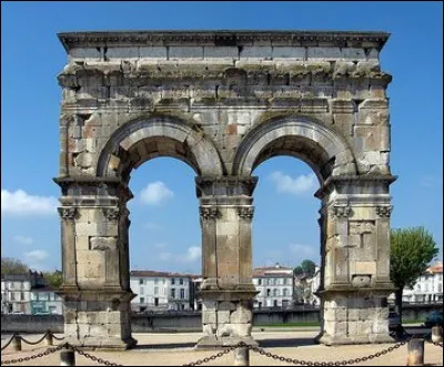 Ce superbe arc antique de Germanicus est érigé en l'an 18 pour l'empereur Tibère, mais dans quelle ville ?