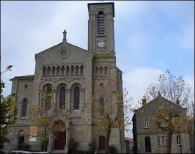 Voici l'&eacute;glise Sainte-Radegonde de La Bressi&egrave;re. Ville Vend&eacute;enne, elle se situe en r&eacute;gion ...