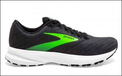 Quelle est la marque de cette paire de running avec un bon grip au sol ?