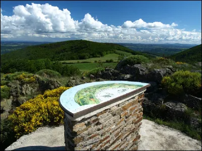 Quel nom donne-t-on &agrave; ce type de table ?