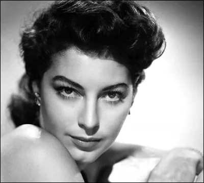 Qui est cette actrice qui joue le r&ocirc;le de la ''Reine Gueni&egrave;vre'' dans le film de Richard Thorpe de 1953 ?