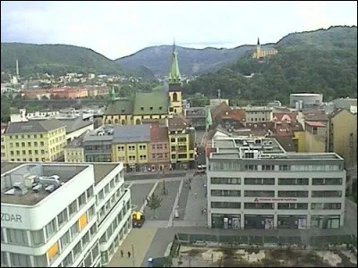 Dans quel pays se trouve Ústí nad Labem, ville de 90 000 habitants ?