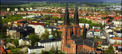 Ville suédoise de 160 000 habitants, la quatrième du pays par la population, connue pour son université la plus ancienne de Scandinavie :