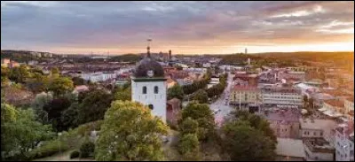 Ville suédoise de 30 000 habitants, située à l'ouest du pays, dans le Västra Götaland :