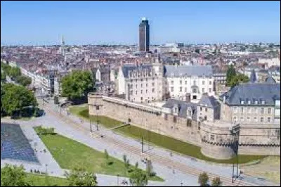 Maintenant, dites-moi la capitale de cette r&eacute;gion.