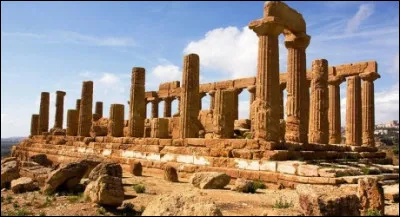 En 406 avant J-C, après sept mois de siège, la ville grecque d'Agrigente, en Sicile, est prise et pillée ; les habitants sont vendus comme esclaves. Qui pille Agrigente ?