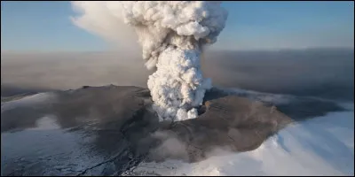 Je suis un massif volcanique situé en Islande. Qui suis-je ?