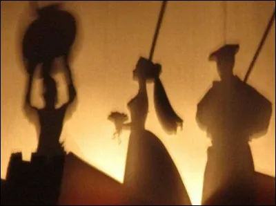 Dans quel pays le théâtre d'ombres serait-il né ?