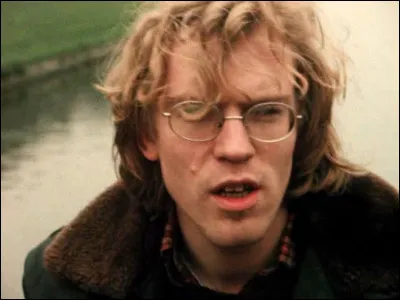 Qui est ce chanteur dont l'un des albums a pour titre ''Un' ombre'' ?