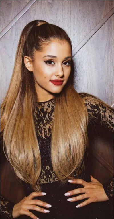 Où a-t-elle une fossette ?