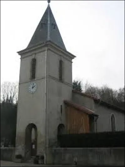 Nous sommes à présent dans le Grand-Est devant l'église Notre-Dame-en-son-Assomption de Crévéchamps. Village du Grand-Est, au sud de Nancy, il se trouve dans le département ...