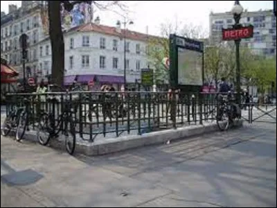 Station de la ligne 6, ''Edgar Quinet'' fut ouverte le 24 avril 1906. Quel métier exerçait essentiellement cet homme né à Bourg-en-Bresse le 17 février 1803 et mort à Versailles le 27 mars 1875 ?