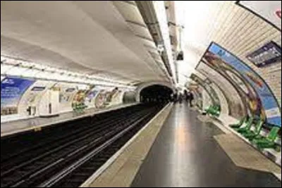 Mise en service sur la ligne 6 sous le nom de ''Charenton'' le 1er mars 1909, elle change de nom le 12 juillet 1939 pour ''Dugommier'', rue à proximité de cette station, qui rend hommage à Jacques François Dugommier (1738-1794), général et député de la Convention, qui commanda les troupes qui permirent de reprendre une ville du Var. Laquelle ?