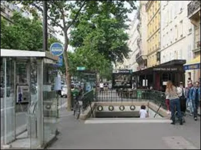 Ouverte le 13 juillet 1913 ''École Militaire'' est une station de la ligne 8. Devant son nom à son implantation au nord de cette école, cette dernière fut fondée en 1750 sur la proposition du financier Joseph Pâris Duverney, avec le soutien de Madame de Pompadour, dans l'objectif de créer un collège académique pour des élèves d'origine modeste. Quel roi gouvernait la France à cette époque ?