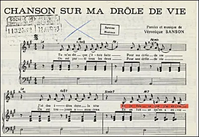 On était habitué à un peu de tenue de sa part, mais là, il y a du laisser-aller : heureusement que c'est sans le son, Véronique !