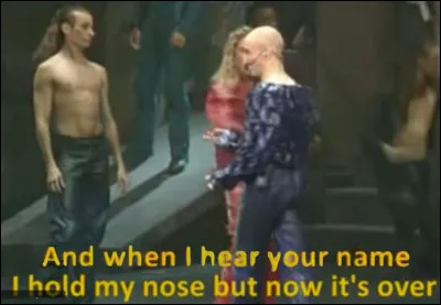 J'expire dans Shakespeare, surtout dans cette version de "Roméo & Juliette" : « Mercutio, [...] quand j'entends ton nom / Je me bouche le nez ! »