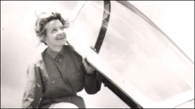 En 1955 une aviatrice française devient championne du monde de vitesse aérienne. Qui est-elle ?