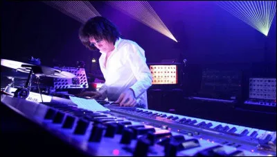 En 1976 quel est le titre de l'album qui a permis à Jean-Michel Jarre d'acquérir une notoriété internationale ?