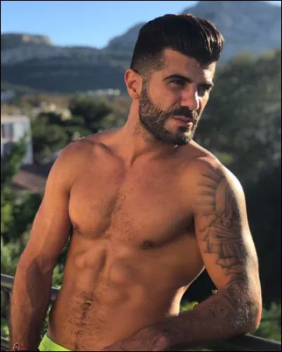 À combien de saisons des "Anges" et "Vacances des Anges" Thomas a-t-il participé ?