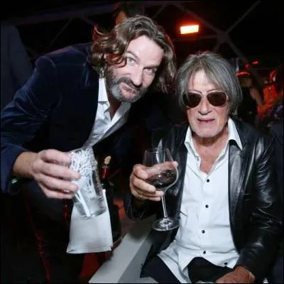 Dans quelle chanson Jacques Dutronc proclame-t-il qu�il est de toutes les partys ?