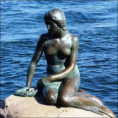 Quelle capitale europ&eacute;enne poss&egrave;de une statue de la Petite sir&egrave;ne ?