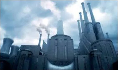 Qui accompagne Charlie à la visite de la chocolaterie ?