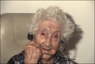 Jeanne Calment a sorti un CD intitulé ''Maîtresse du temps'' en 1996, à quel âge est-elle morte ?