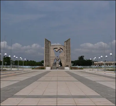 Sa capitale est à Togo en Afrique, il s'agit de...