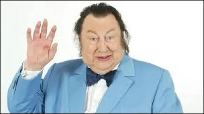 Humoriste connu pour ses jeux de mots, ses paradoxes cocasses ou encore sa dérision, il s'agit de...