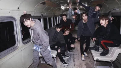 Quelle est la première chanson de Stray Kids ?