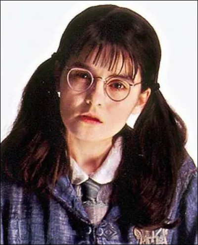 Quel fantôme hante les toilettes des filles ?