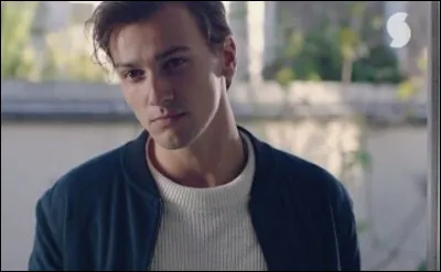 Qui sont les deux personnes amoureuses de Charles durant la saison 2 ?