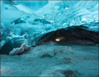 Quel mot signifie "soyons" ?