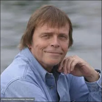 Chanson / sport : 
Auteur-compositeur-interprète, Pierre Bachelet est né à Paris le 25 mai 1944 et est mort à Suresnes le 15 février 2005 d'un cancer du poumon. On se souvient de ses chansons comme ''Emmanuelle'' en 1974, ''Elle est d'ailleurs'' en 1980, ou encore ''Les Corons'' en 1982, de quel club de football cette dernière est-elle devenue un hymne ?